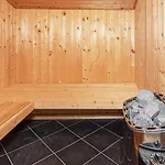7 Person In Logstor-by Traum